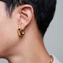 Load image into Gallery viewer, Jewel Beneath Signet Earring Single - Black Onyx, 24ct Gold-Plated Sterling Silver