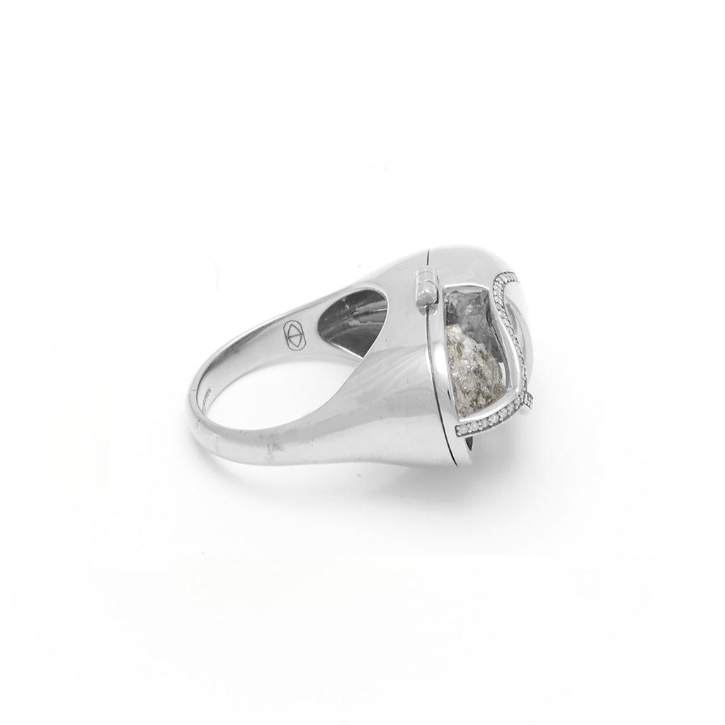 Capsule Diamond Ring - 18kt recycled white gold - made to order