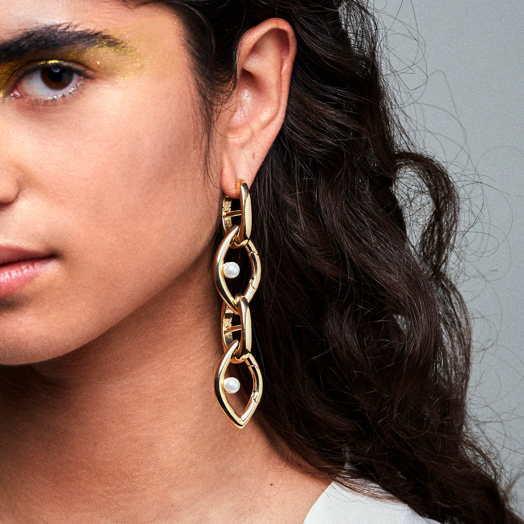 Eye Opener Chain Earrings - 18kt Gold-Plated